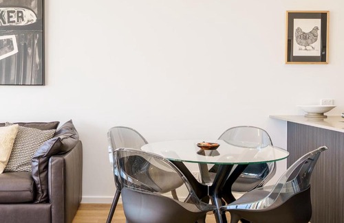 Manuka Apartment | Stylish Urban Apartment Close to Manuka - Hosted by Canstay