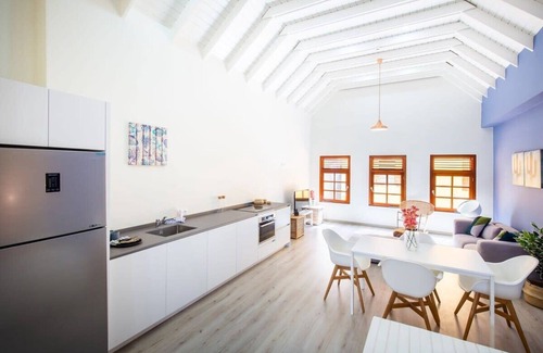 Pietermaai District Apartment | Stylish Urban Loft in Colourful Willemstad