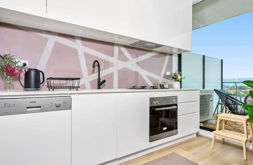 Essendon North Apartment | Stylish Urban Retreat Prime Location
