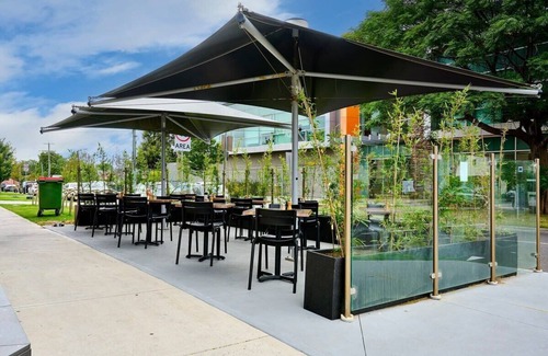 Essendon North Apartment | Stylish Urban Retreat: Prime Location