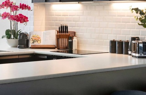 Adelaide Central Business District Apartment | Stylish Urban Retreat on Eden