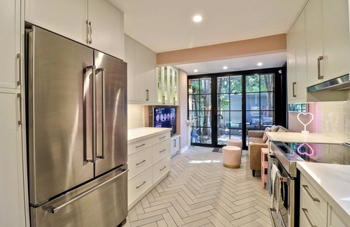 Cabbagetown South House | Stylish Victorian w Parking & Patio in Heart of TO!