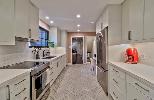 Cabbagetown South House | Stylish Victorian w Parking & Patio in Heart of TO!