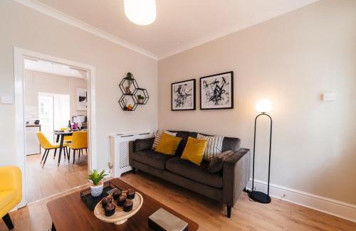 Acocks Green Apartment | Stylish & Well Equipped Modern Home HS2, NEC, Heartlands