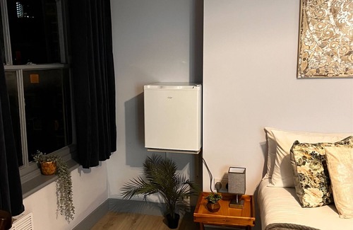 Deptford Hotel | Stylish Wolf’s Ensuite Studio Zone 2 Walking distance to River Thames