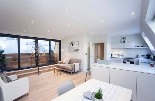 Bath Apartment | Stylish Wood Street Apartment