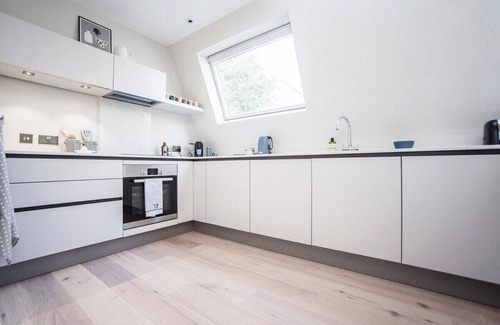 Bath Apartment | Stylish Wood Street Apartment