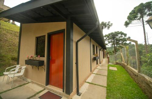 Recanto Araucaria House | Suíte jasmim vermelho