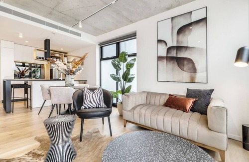 Prahran Apartment | Suave Condo in Trendy Prahran~Steps to Greville St