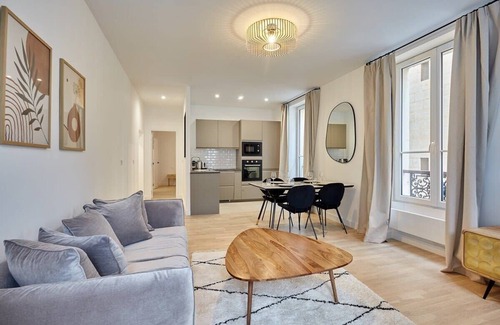 L'Europe Apartment | Sublime Apartment Matignon St Honoré