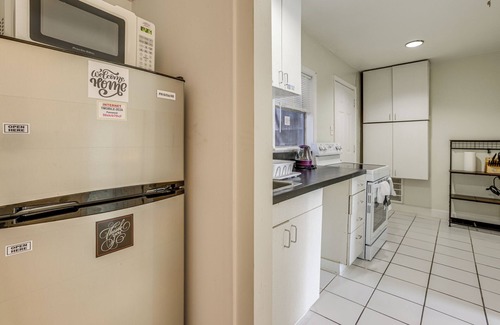 Clodine Condo | Suburban Home By Arthur Storey Park & HCA Houston!