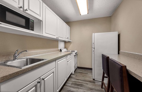 Greater Greenspoint Hotel | Suburban Studios Houston North I-45