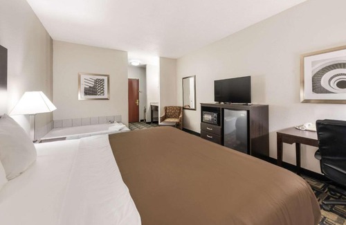 Mason Hotel | Suburban Studios Mason Hwy 42