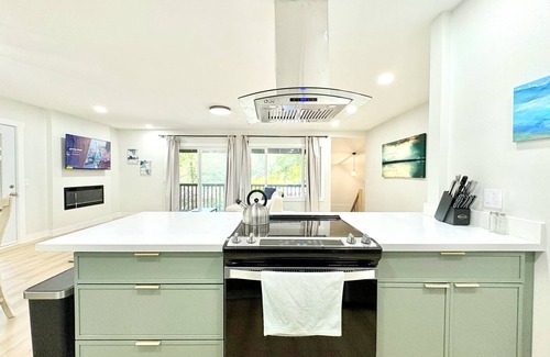 Sudden Valley House | Sudden Valley Luxury Retreat 3BR House -Steps to Lake Louise