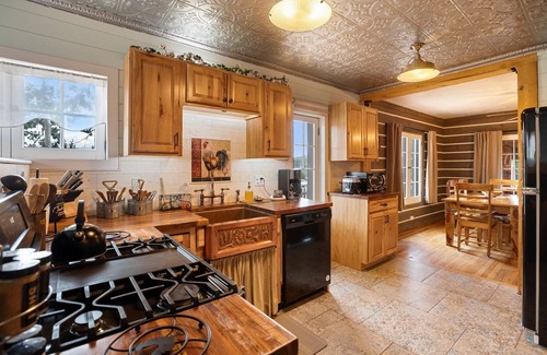 Woodland Park Cabin | Sugar Shack Lodge - 1930's Cabin