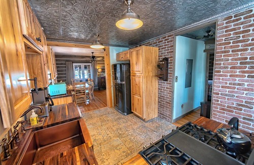 Woodland Park Cabin | Sugar Shack Lodge - 1930's Cabin