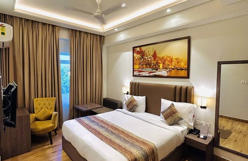Mahmoorganj Hotel | Sugar Stars Inn