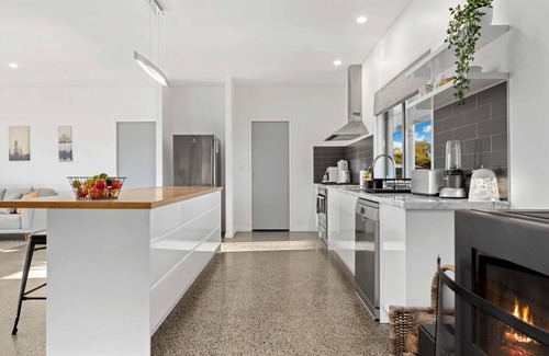 Jindabyne Other | Sugarloaf Lodge - your deluxe rental home that is just 15 minutes from Jindabyne