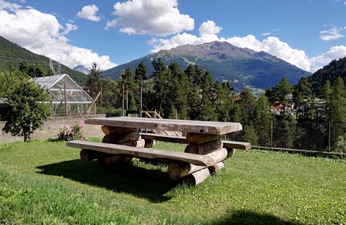 Premadio Apartment | Suggestive frescoed apartment in the Bormio-Bagni Vecchi area