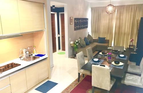 Golden Triangle Apartment | Suira KLCC city view siwmming pool 2b2b suites#6