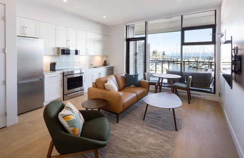Regional District of Nanaimo Apartment | Suite 108 - One-Bedroom Oceanview King Suite