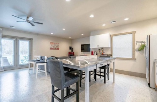 Leamington Apartment | Suite 15 · A Simply 'Suite' Escape!