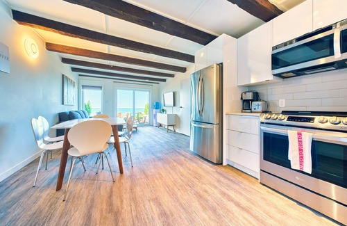 Wainfleet Cottage | Suite 210: Beautiful 3-Bedroom Beachfront Townhouse