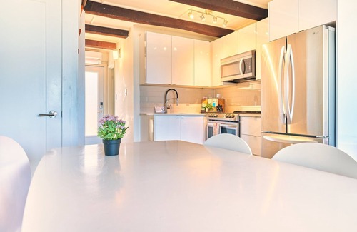 Wainfleet Cottage | Suite 210: Beautiful 3-Bedroom Beachfront Townhouse