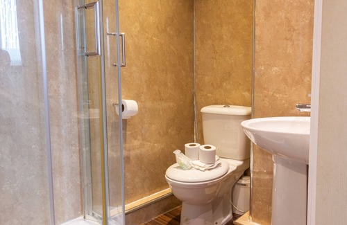 Offerton Bed & Breakfast | Suite 4: Lovely Bedroom near MCR Centre