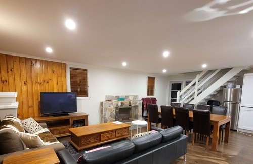 Sawmill Settlement House | Suite A with indoor fireplace close to MT Buller