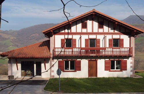 Baztan Apartment | Suite apartment in rural setting