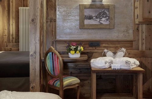 Cervinia Apartment | Suite Appartment walking distance slopes and center with wellness area