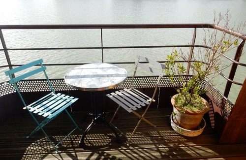 Bassins a Flot Boat Rental | Suite "art-déco"