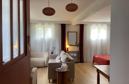 Craponne House | Suite Cosy Chambre avec espaces Salon et Salle de bain privés