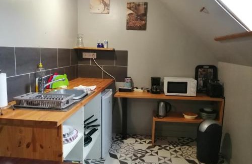 Gommenec'h Apartment | SUITE DE LA FONTAINE Café de la mairie