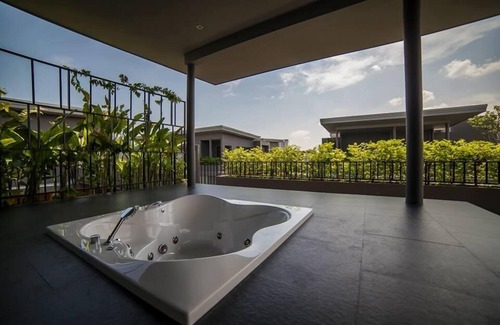 Maha Phruttharam Apartment | Suite Deluxe (45 sqm) Bangkok