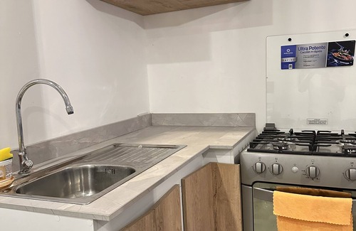 Kennedy Apartment | Suite en Bosque de la Alborada Cómoda Para Pareja, Familias o Corporativo