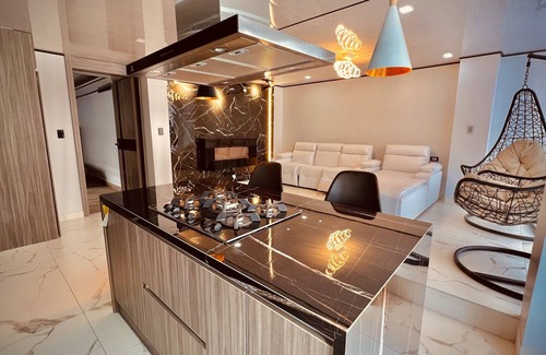 Las Tolas Apartment | Suite Estilo Minimalista con Jacuzzi Privado de Lujo en Quito Ecuador