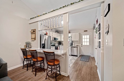 Jacksonville House | Suite Francis - Minutes from Camp LeJeune and the Beach!