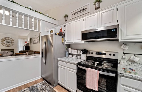 Jacksonville House | Suite Francis - Minutes from Camp LeJeune and the Beach!