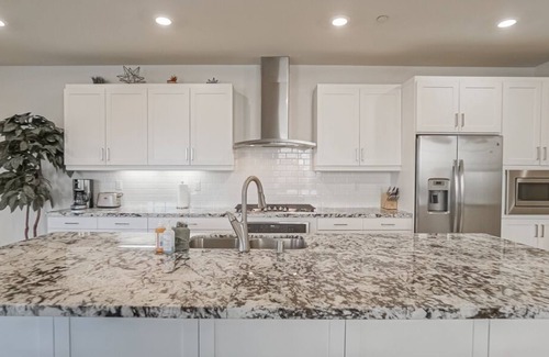 Irvine House | *Suite Getaway 2*Close to Beaches, Disneyland, Spectrum*