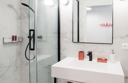 Saint-Thomas-d'Aquin Apartment | SUITE GIDE : au cœur de la Rive Gauche, neuf, design, 2/4 personnes