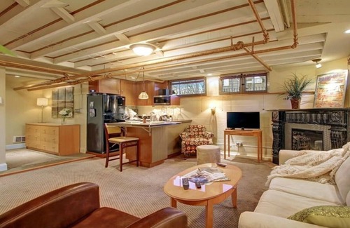 Fremont Apartment | Suite I: Private Studio in our classic home near Woodland Park Zoo