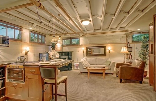 Fremont Apartment | Suite I: Private Studio in our classic home near Woodland Park Zoo