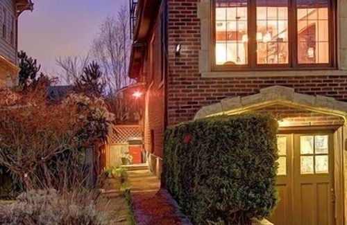 Fremont Apartment | Suite I: Private Studio in our classic home near Woodland Park Zoo