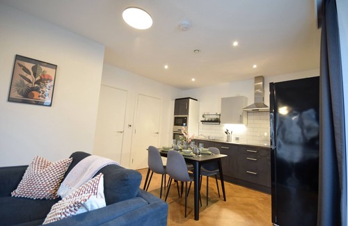 Northern Quarter Apartment | Suite Life: 2-Bed, 1-Bath in New Cross