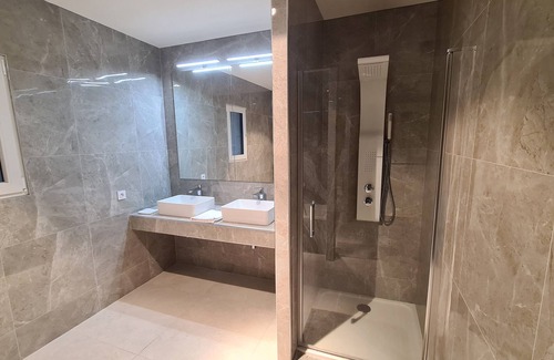 Plaissan Bed & Breakfast | Suite n°2 in Villa SCL - Heated pool