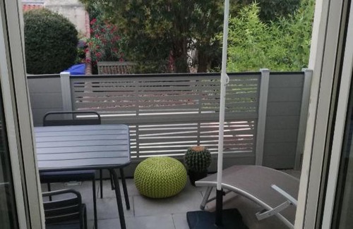 Gambetta Apartment | Suite Oisiveté avec terrasse vue sur patio et clim