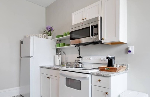 Fan District Apartment | Suite One/King Bed/2TVs/Free Parking & museums