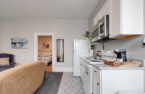 Fan District Apartment | Suite One/King Bed/2TVs/Free Parking & museums